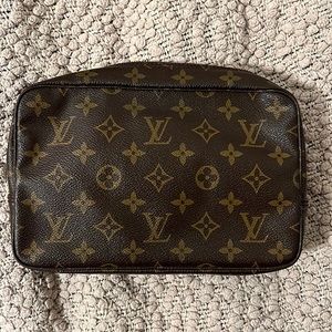 Louis Vuitton Monogram Toilette Trousse 23 Cosmetic Pouch Make Up Case